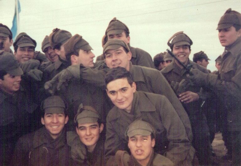 Sanjuaninos hermanados por Malvinas: la Tonomac que les anticipó la guerra y el libro que selló la amistad